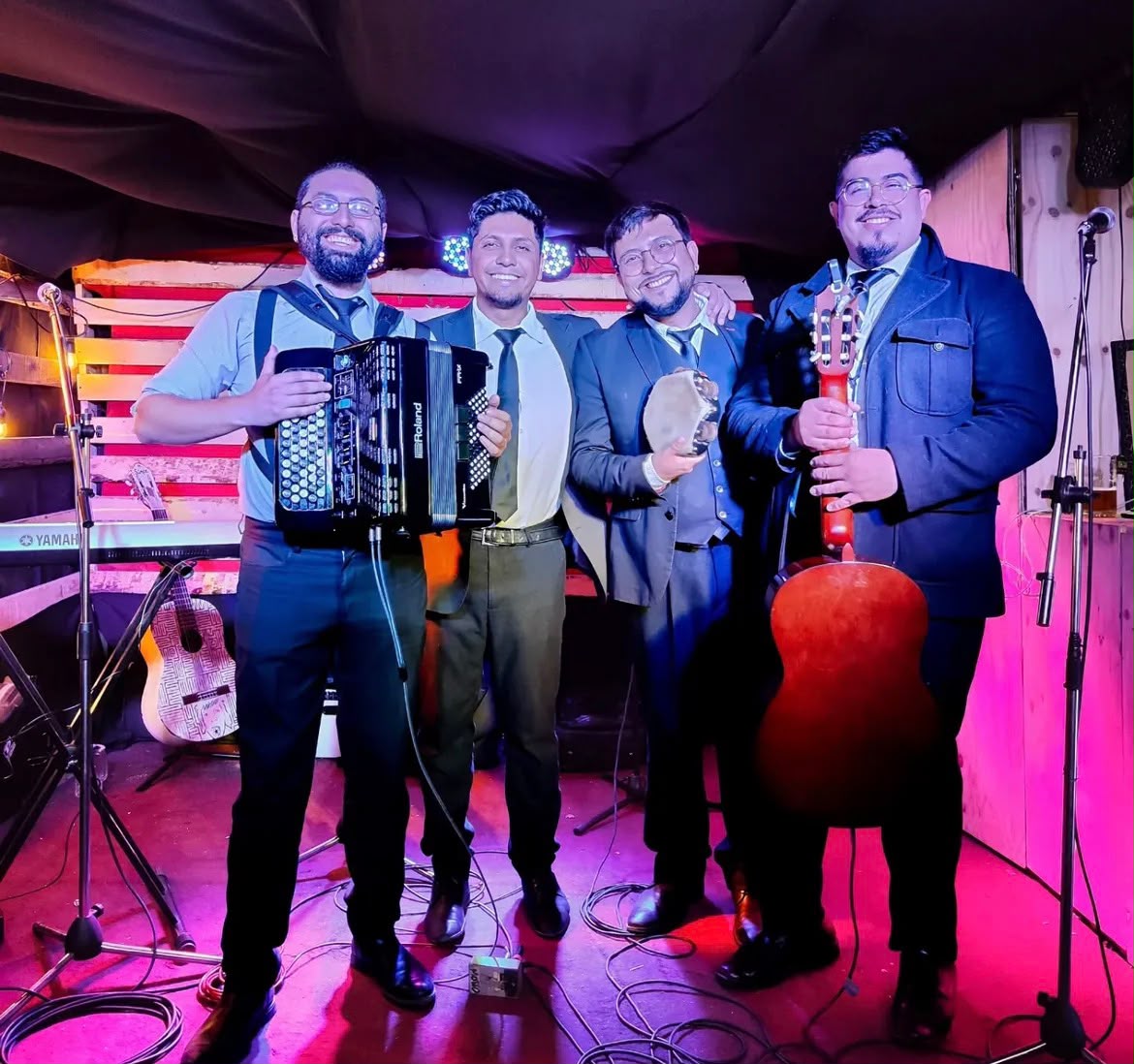 Grupo de Cueca en bar Panguipulli
