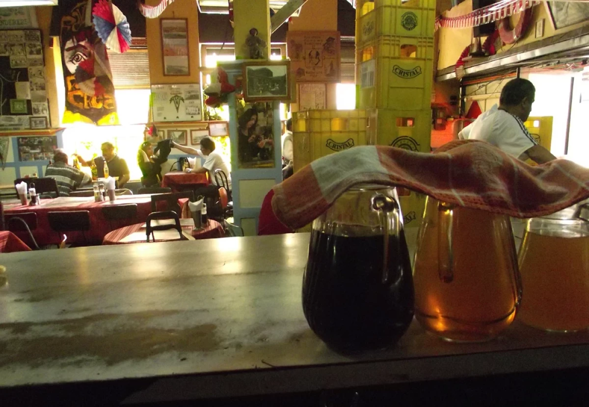 Interior y comedores de Bar Liberty en Valparaíso