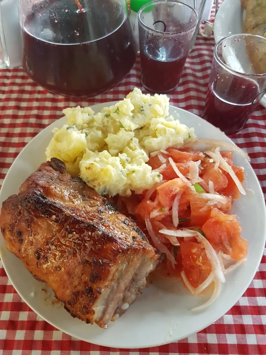 Platos y cocina de La Quinta de Los Nuñez