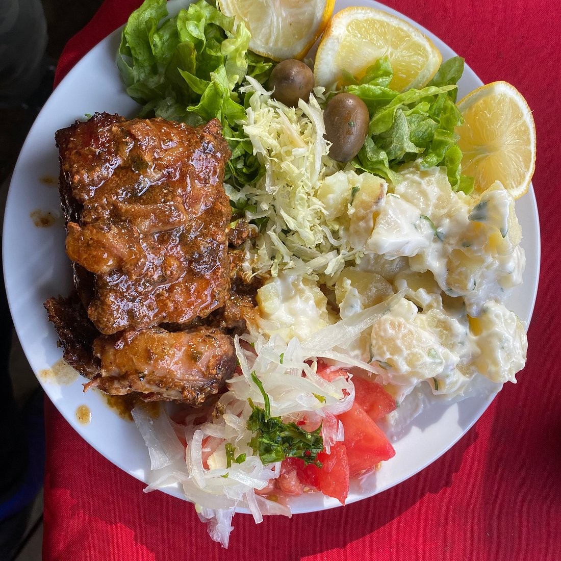 Platos y cocina de La Quinta de Los Nuñez