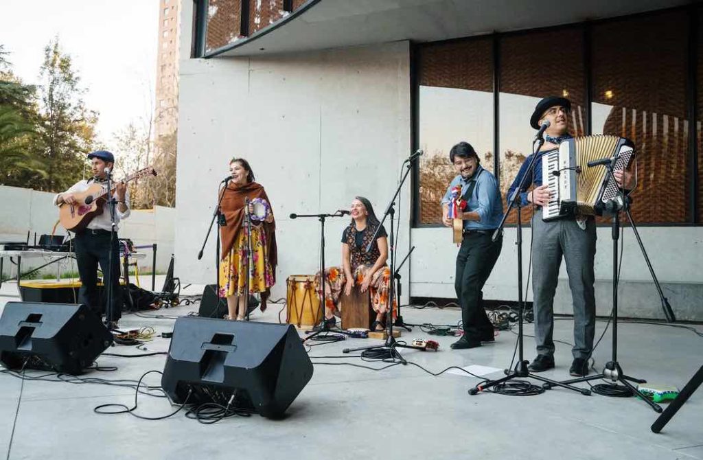 Presentación grupo Puerto Mapocho