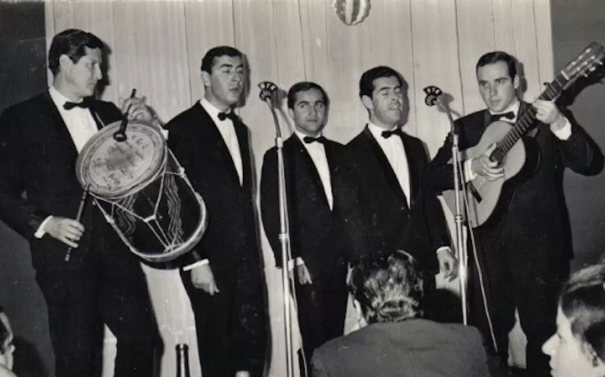 Agrupación de Cueca Chilena - Los Cuatro Cuartos